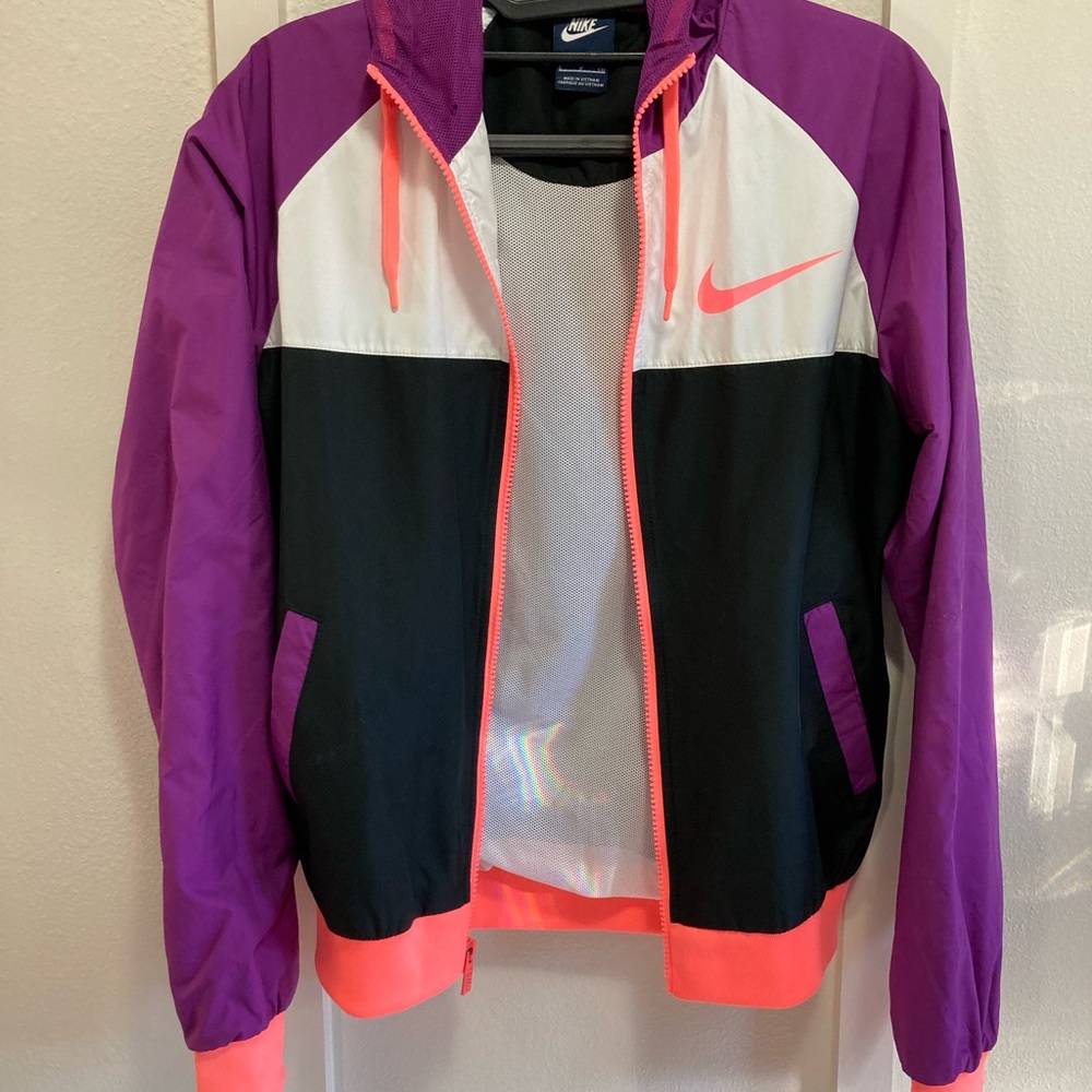Nike retro style windbreaker. Small.